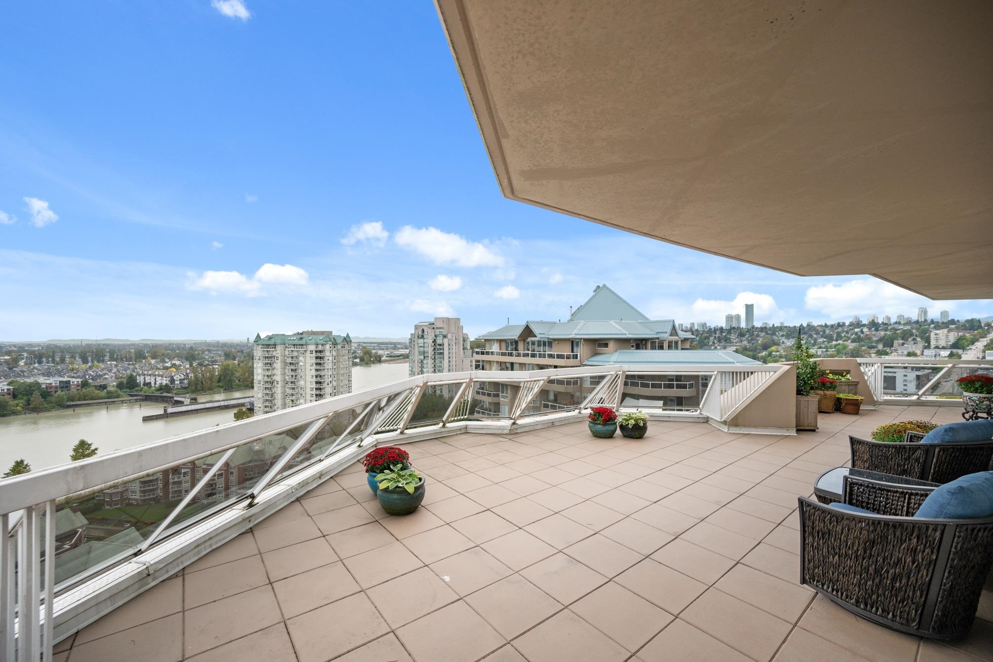 2002 1185 Quayside Drive, Quay - r2938381 Image