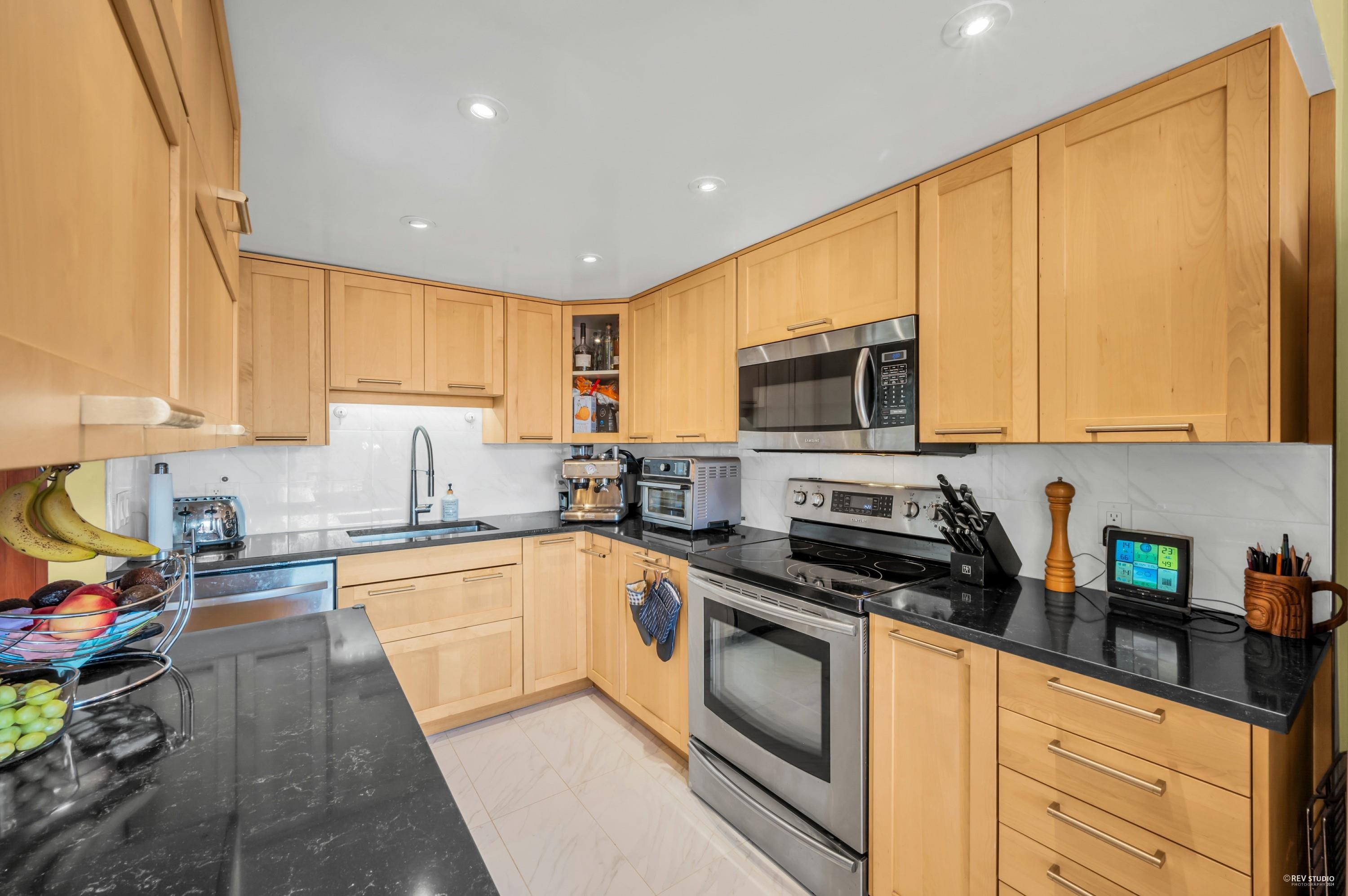 306 1065 Quayside Drive, Quay - r2939063 Image