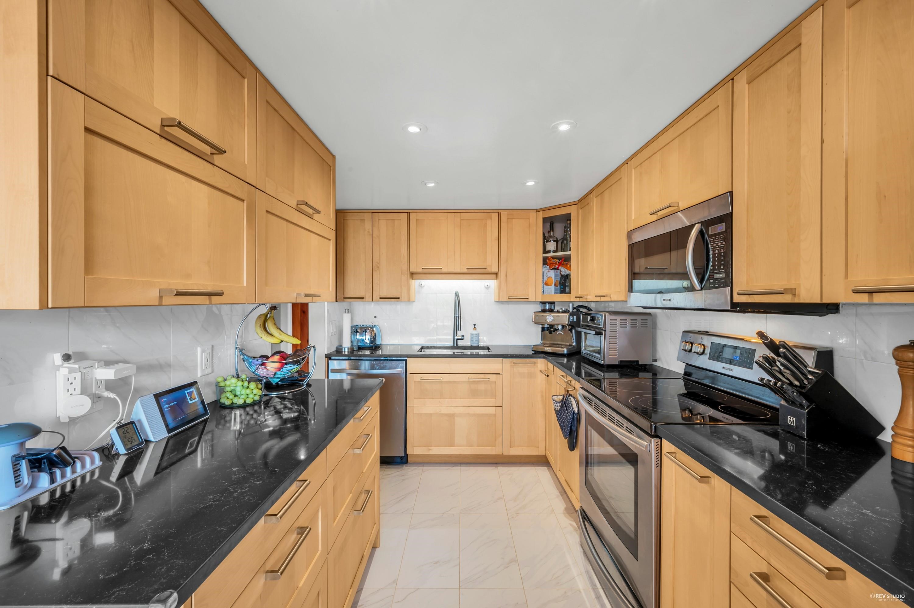 306 1065 Quayside Drive, Quay - r2939063 Image