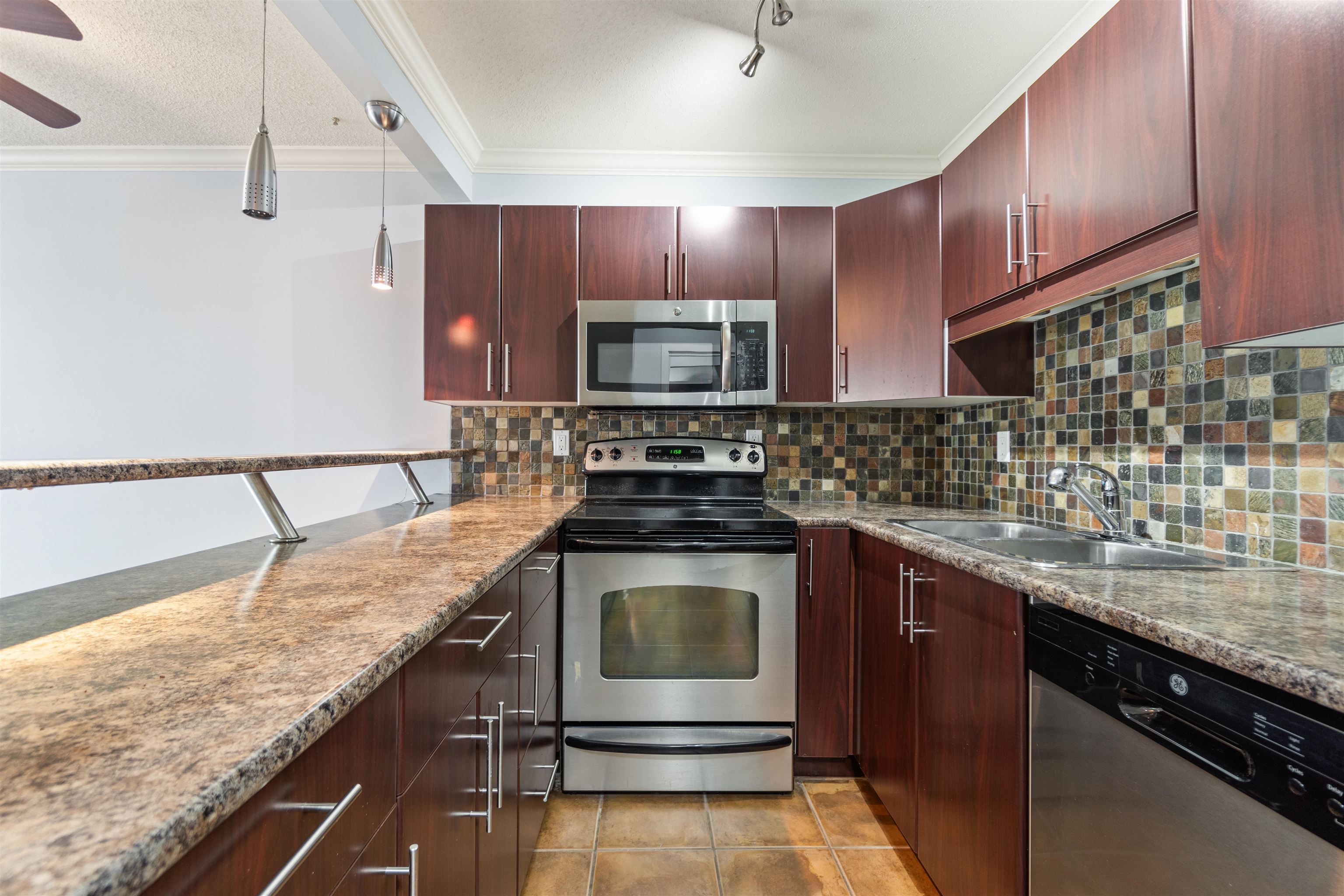 302 436 Seventh Street, Uptown - r2959621 Image