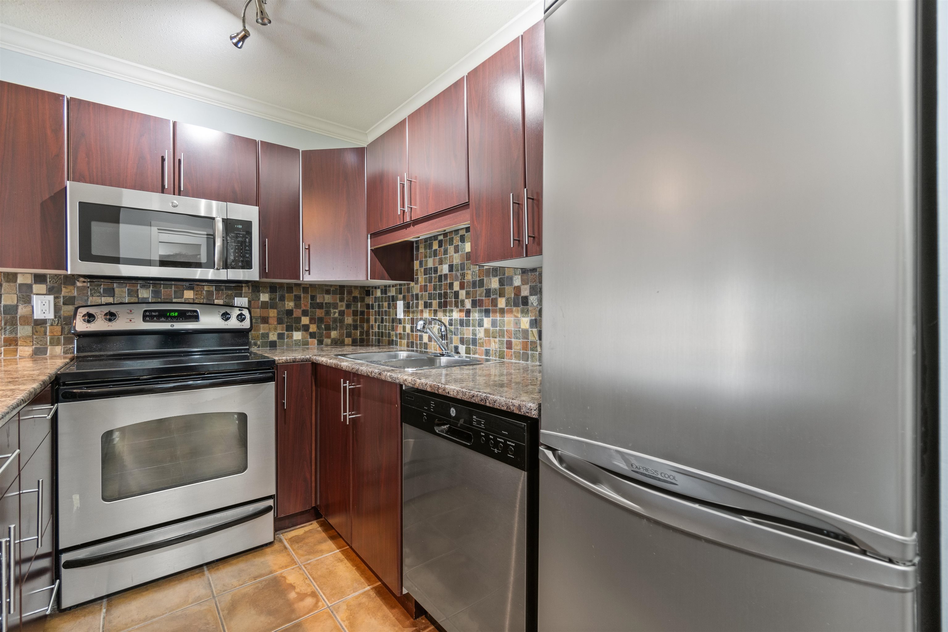 302 436 Seventh Street, Uptown - r2959621 Image