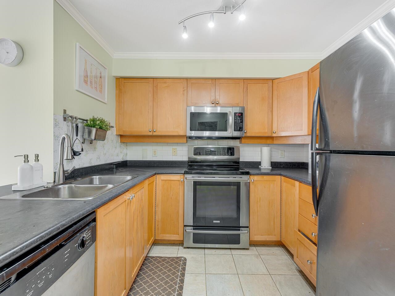 205 38 Seventh Avenue, Glenbrooke North - r2957296 Image