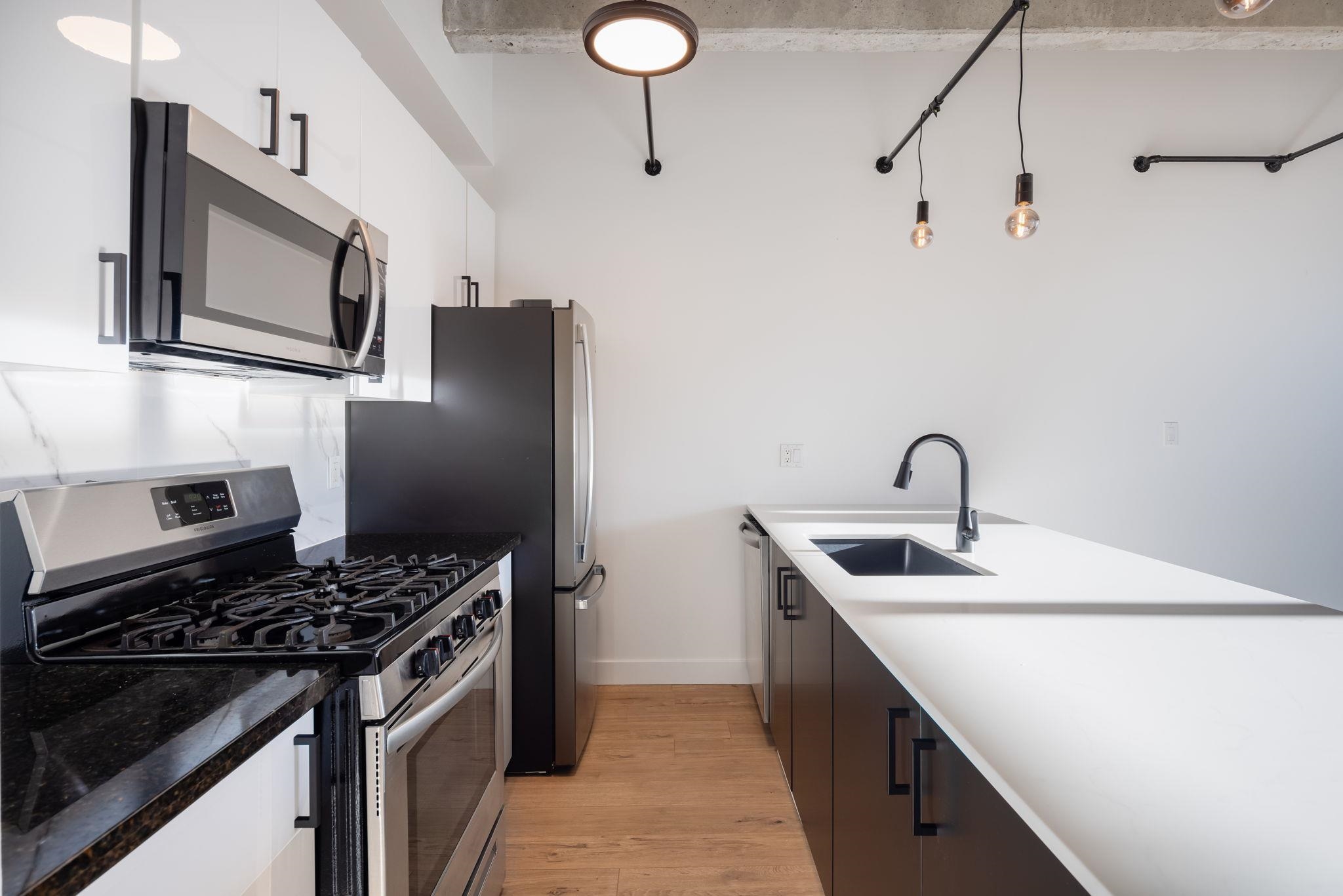 610 615 Belmont Street, Uptown - r2918089 Image