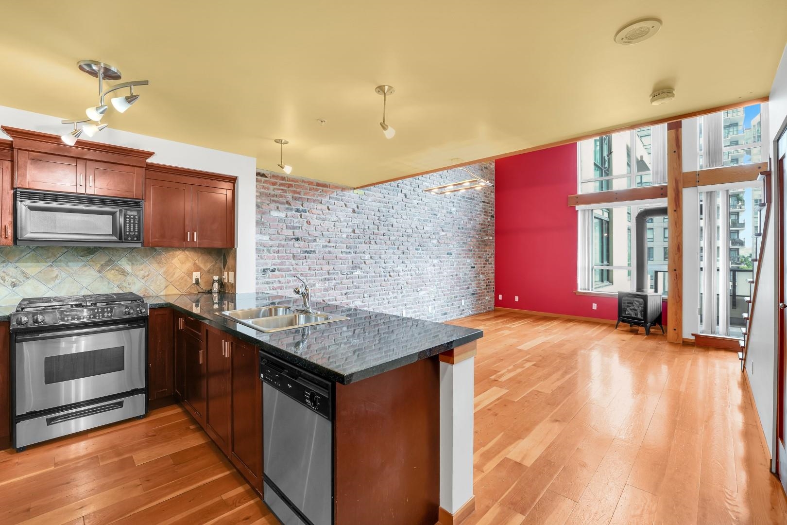 401 10 Renaissance Square, Quay - r2926440 Image