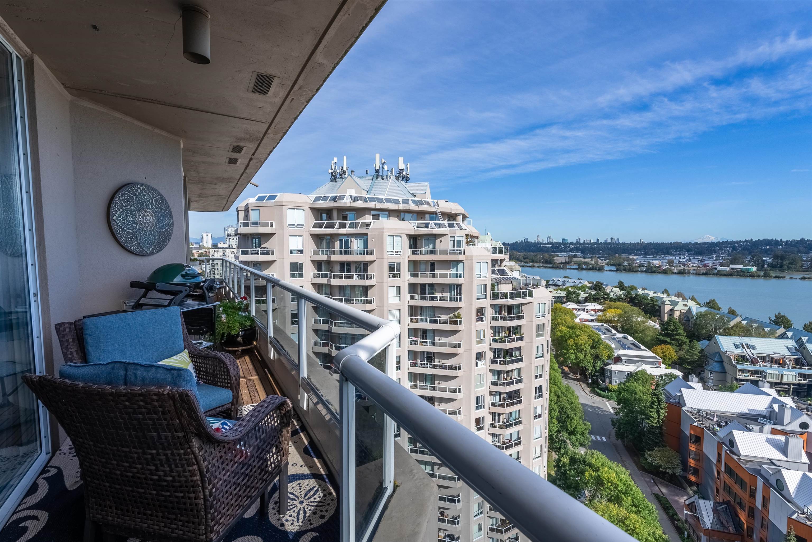 1905 1235 Quayside Drive, Quay - r2928009 Image