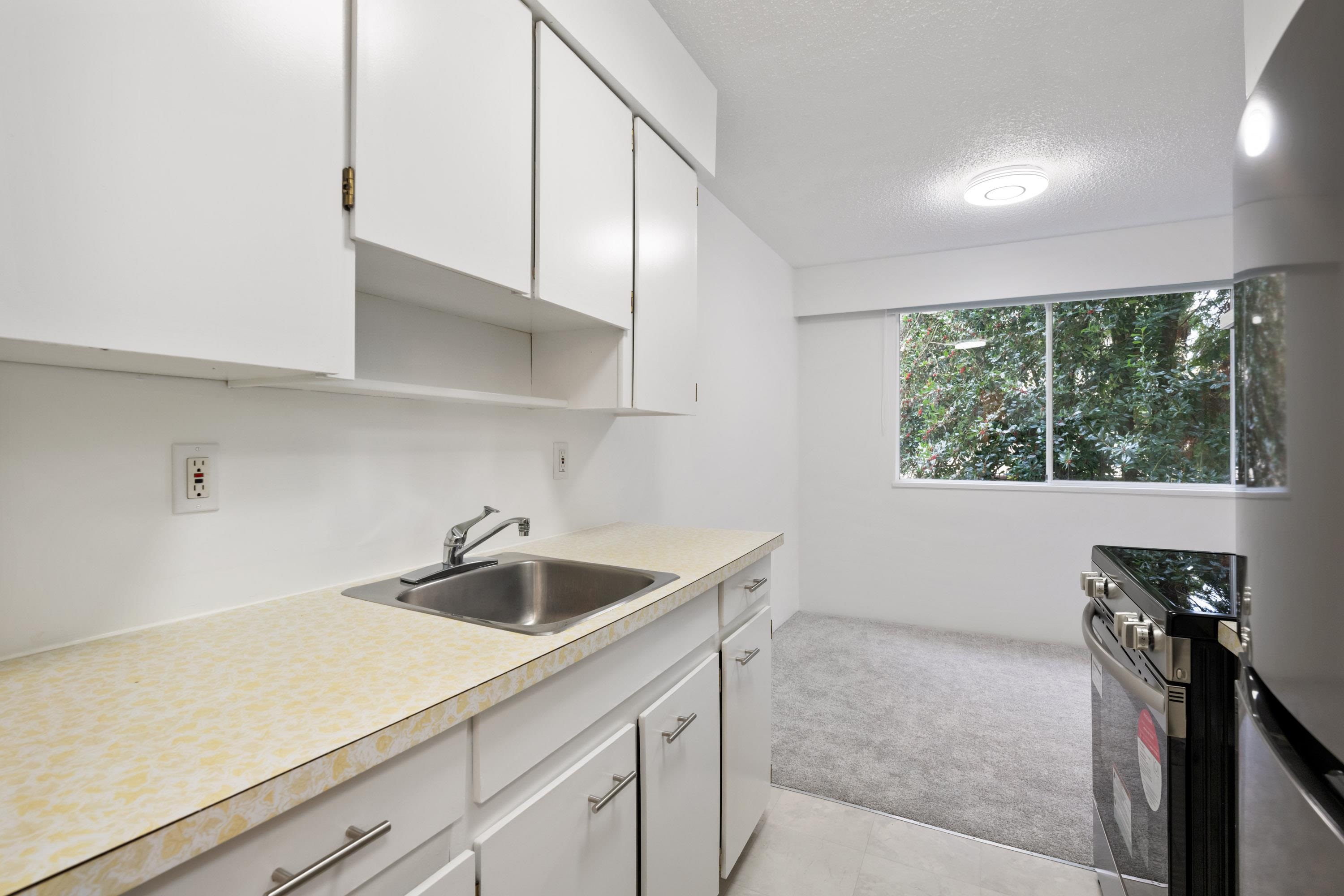 212 910 Fifth Avenue, Uptown - r2943575 Image